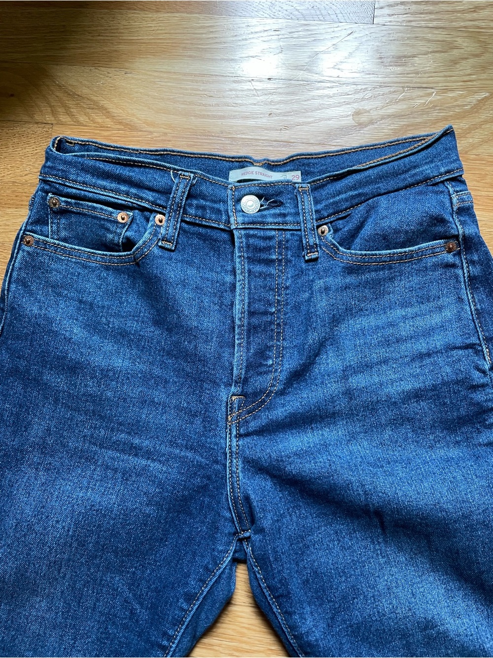 Women’s Levi’s wedgie straight jeans - Picture 2 of 3
